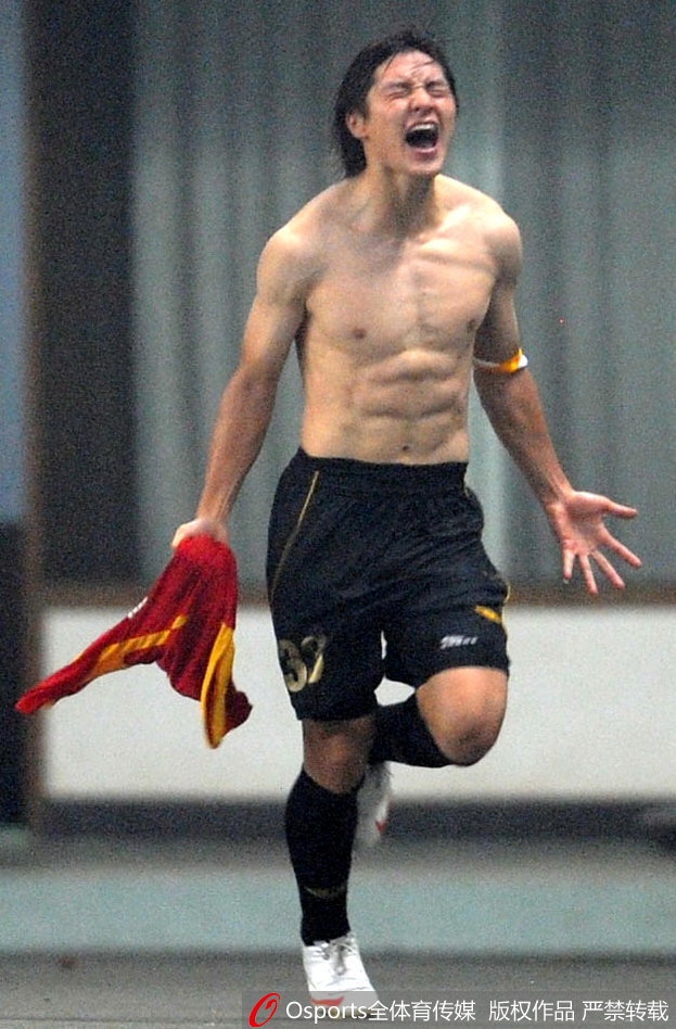 国足队员真的都是白斩鸡吗？