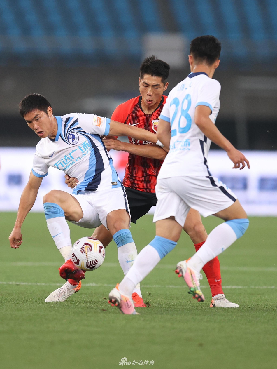 新浪直击上海海港3-0大连人