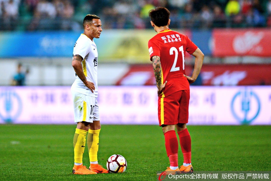 切里主罚任意球