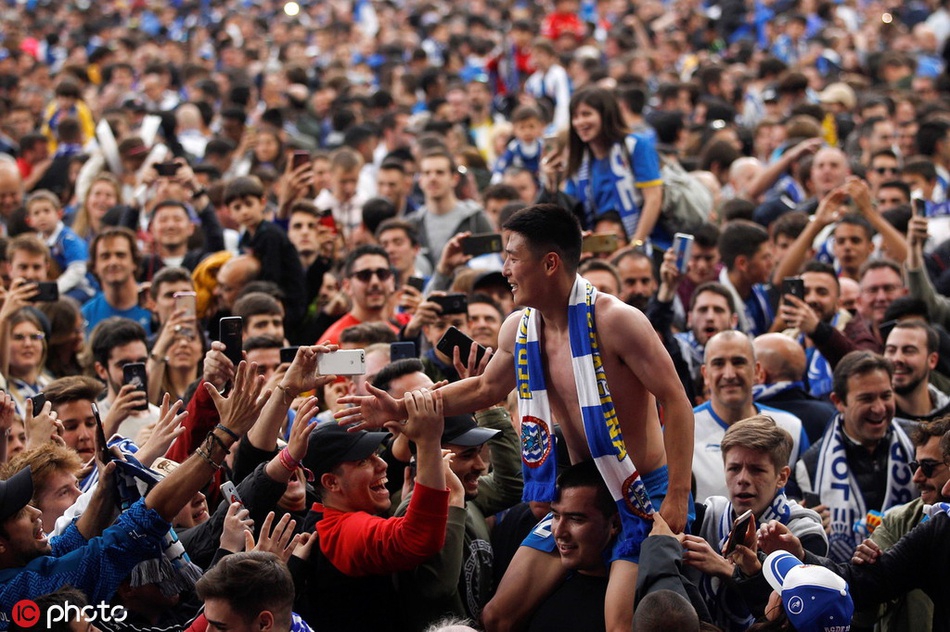 武磊西甲发挥出色 受球迷热捧