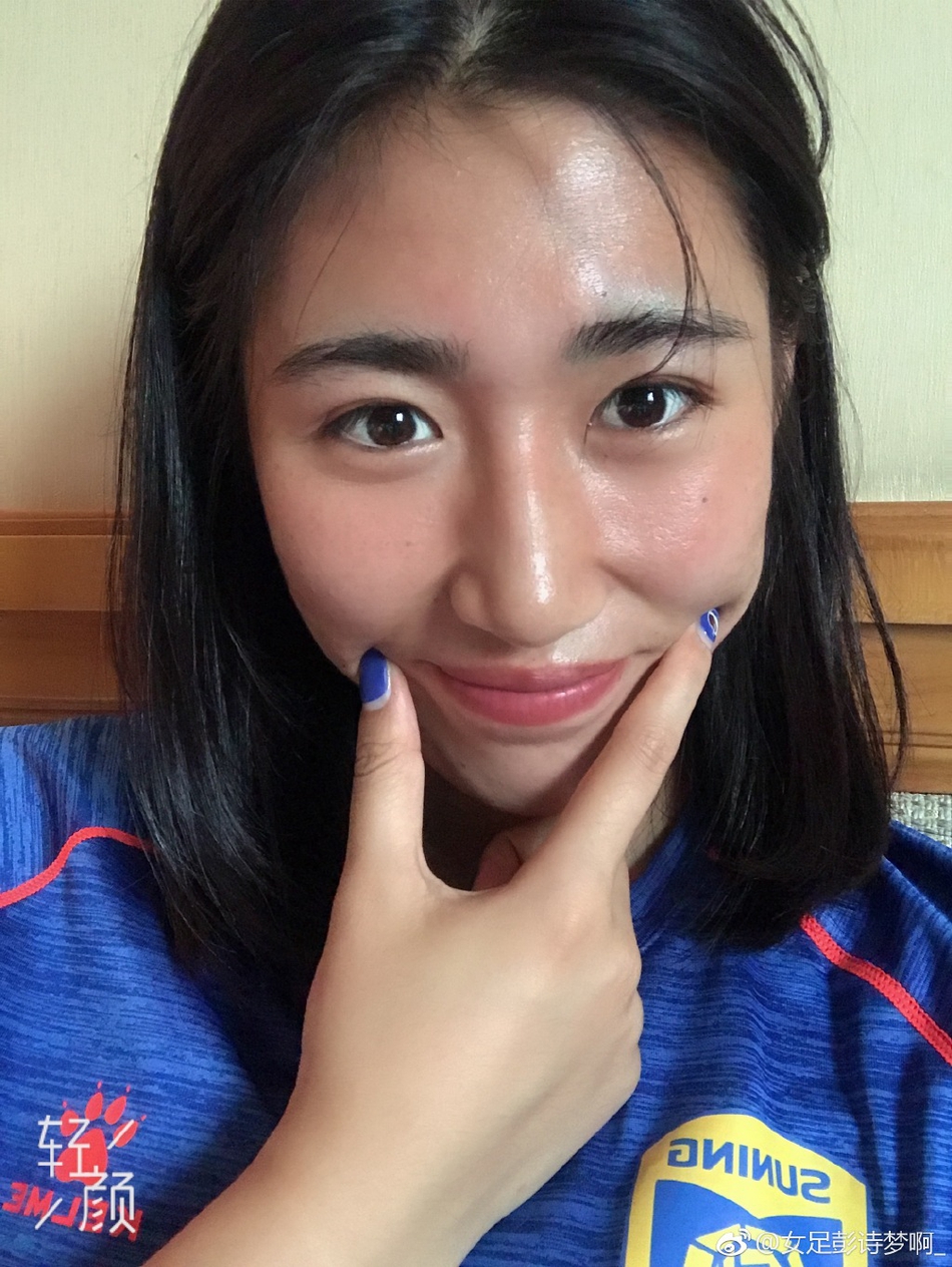 女足钢铁门将彭诗梦柔美私房照