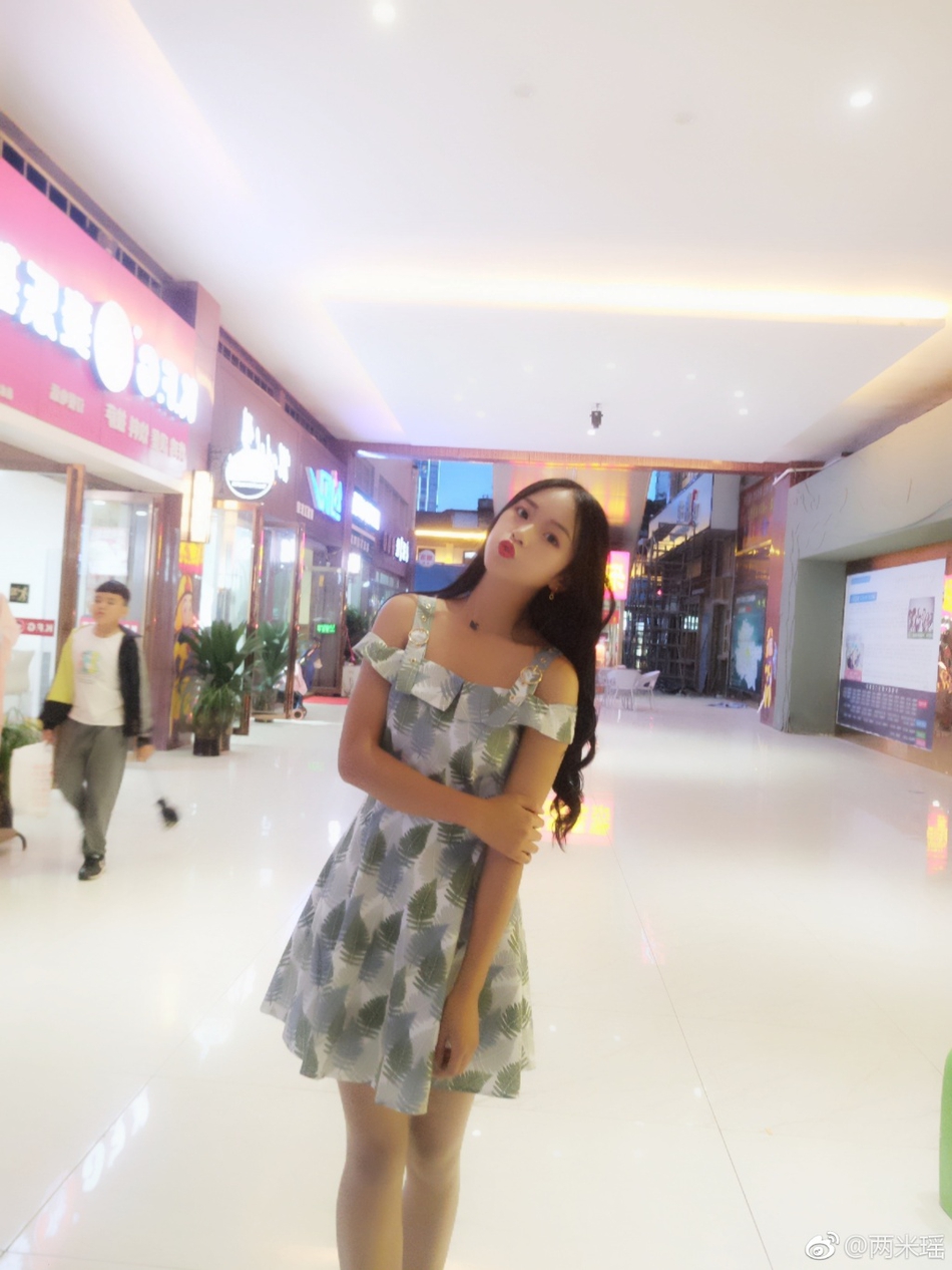 童颜女神助阵足金联赛