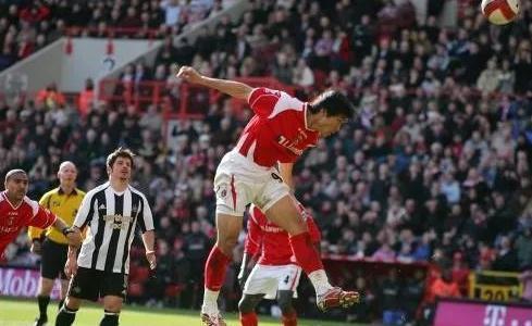 2007年3月 郑智对阵纽卡的比赛 第一次打满全场 第一个进球 第一个有效助攻