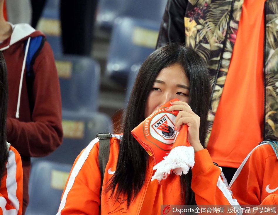 还会为喜爱的球队伤心落泪