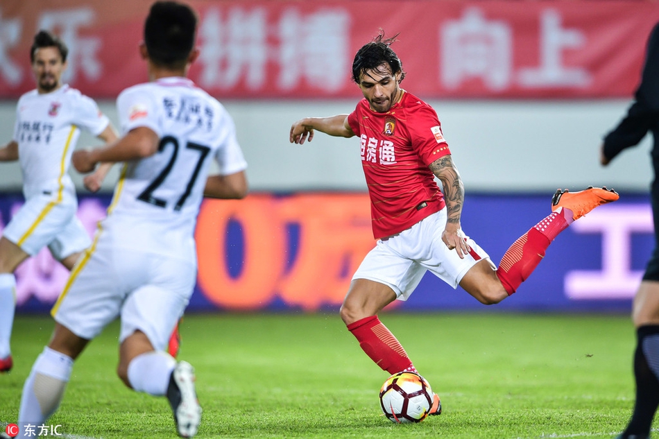 高拉特起脚打门