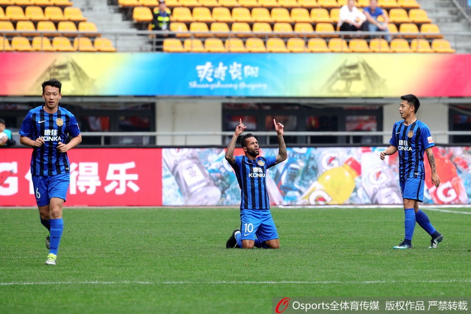 特谢拉庆祝进球