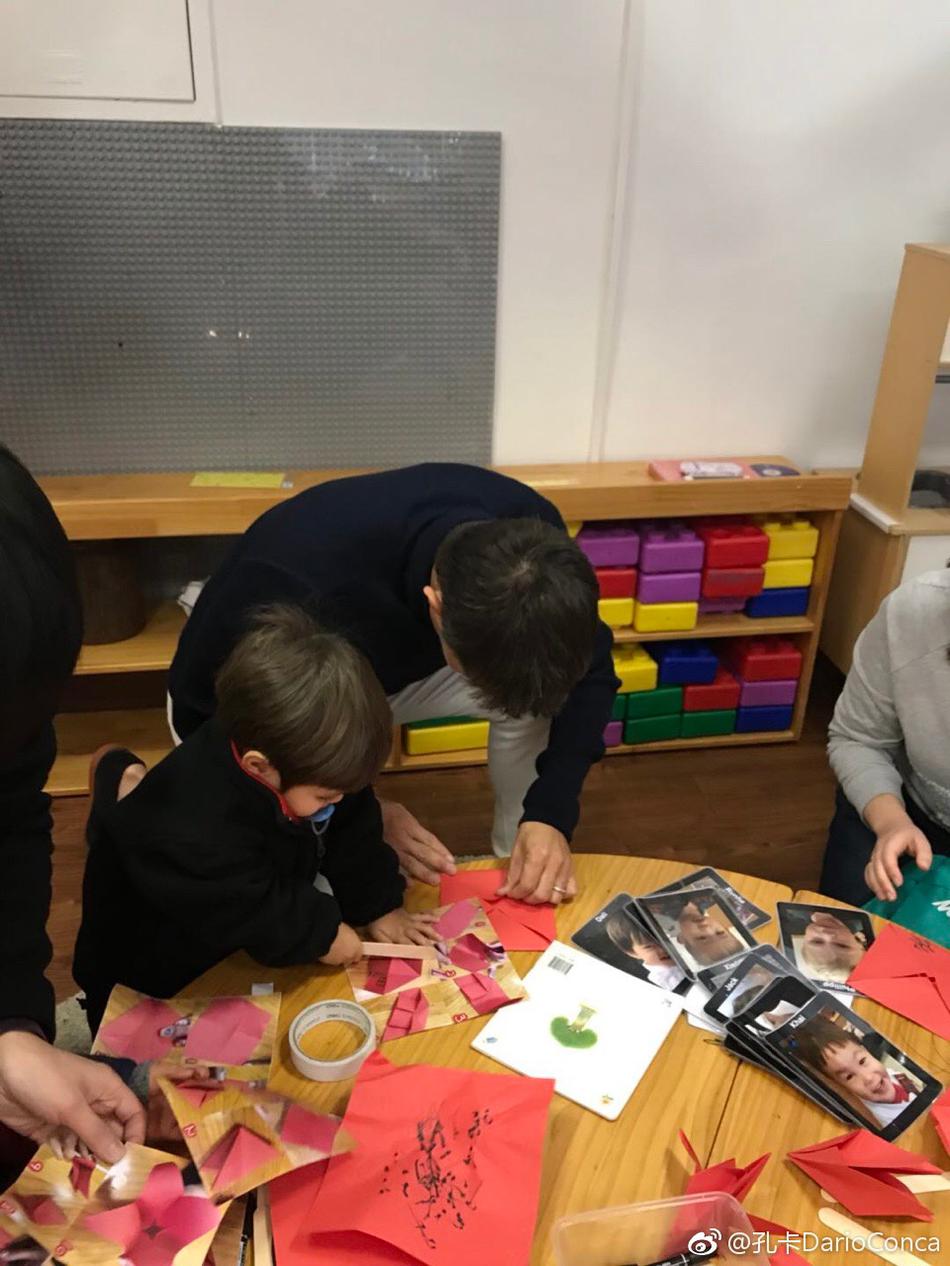 孔卡写毛笔字送新年祝福