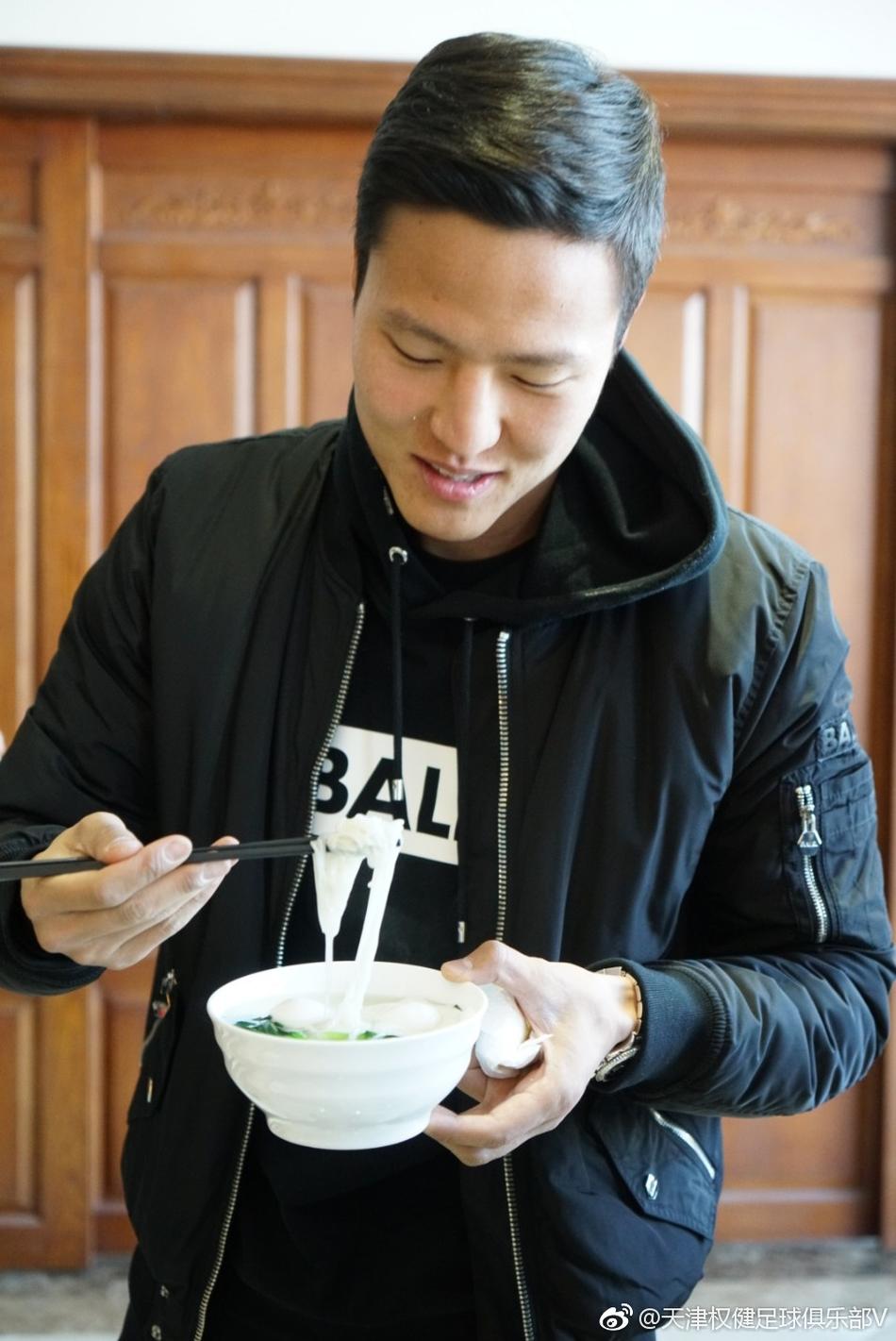 权健为权敬源庆生