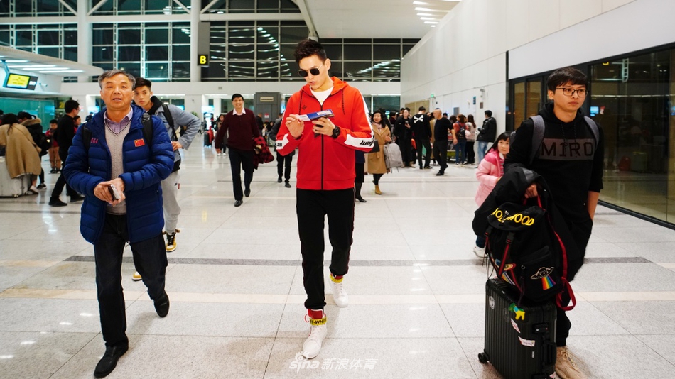 孙杨前往新加坡冬训