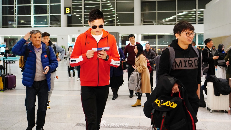 孙杨前往新加坡冬训