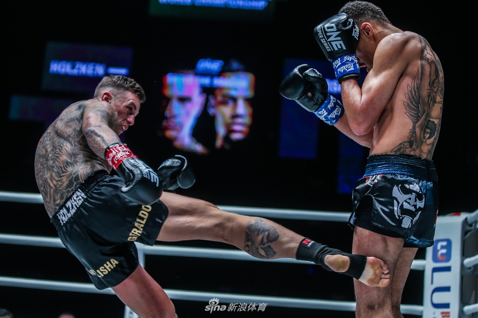 罗根-艾尔索成为踢拳轻量级世界冠军