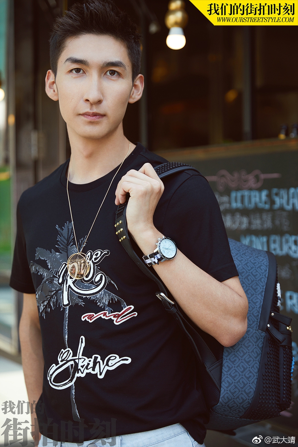 冬奥会冠军武大靖帅气街拍