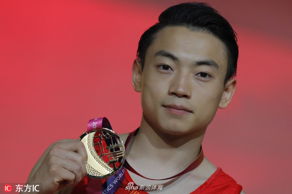 体操世锦赛邹敬园双杠卫冕