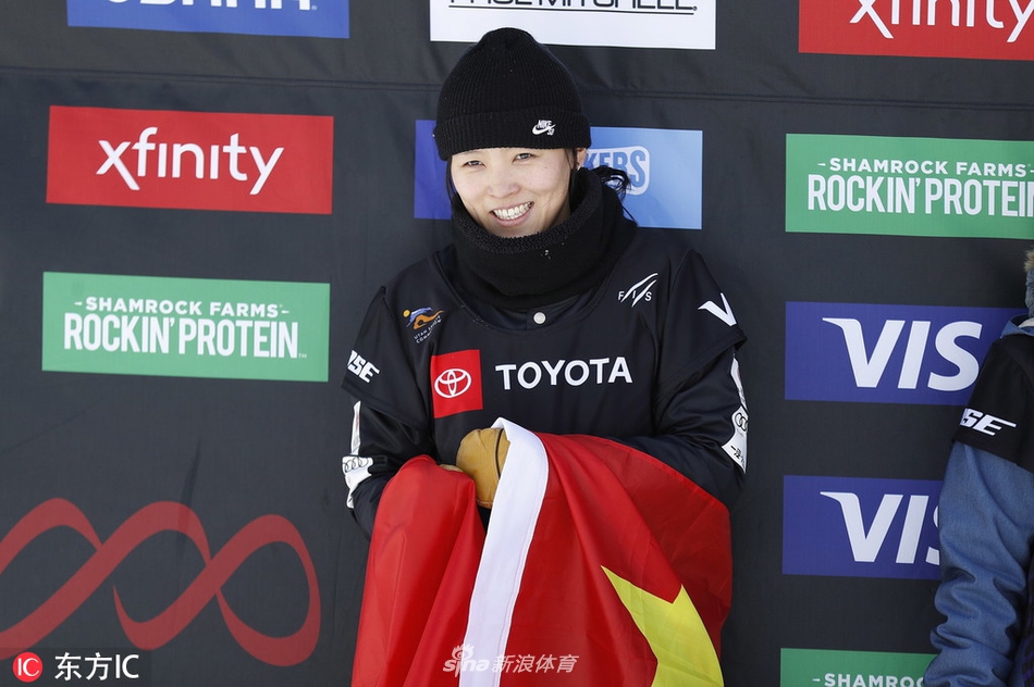 单板滑雪世锦赛U型池蔡雪桐摘银