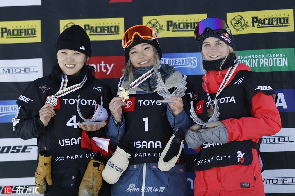 单板滑雪世锦赛U型池蔡雪桐摘银