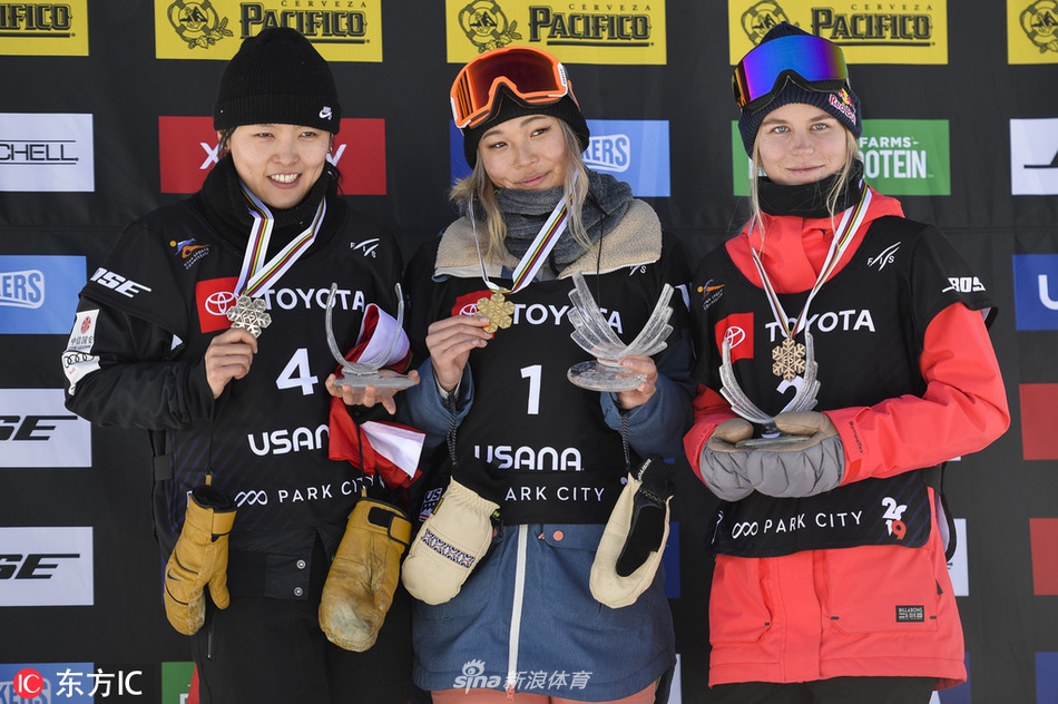 单板滑雪世锦赛U型池蔡雪桐摘银