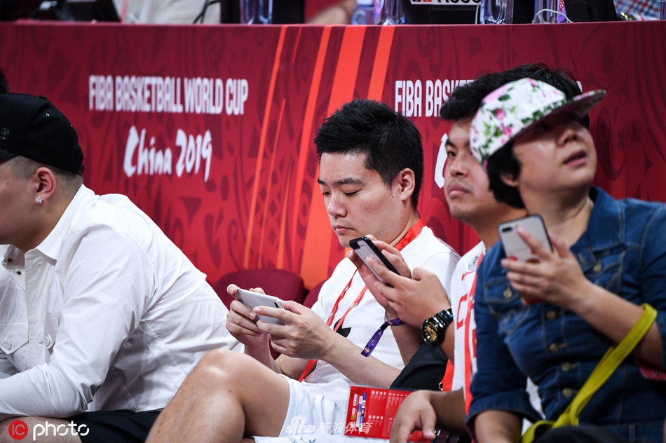 丁俊晖观看男篮世界杯决赛