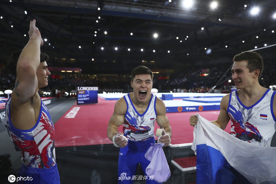 体操世锦赛俄罗斯男团夺冠 疯狂庆祝