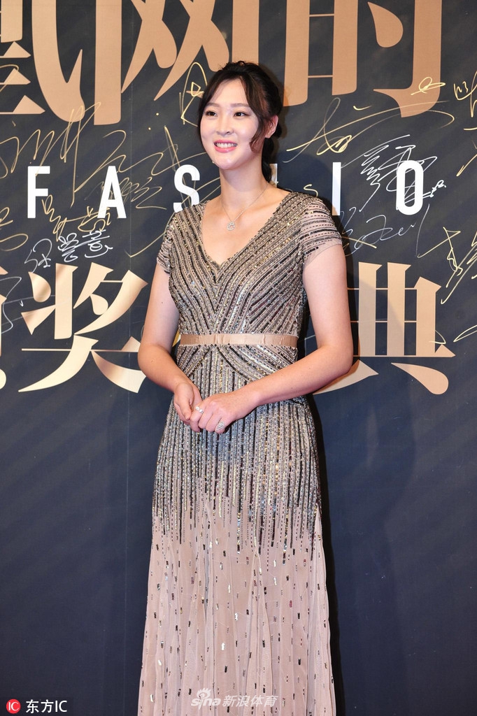 惠若琪长裙飘飘彰显清纯魅力