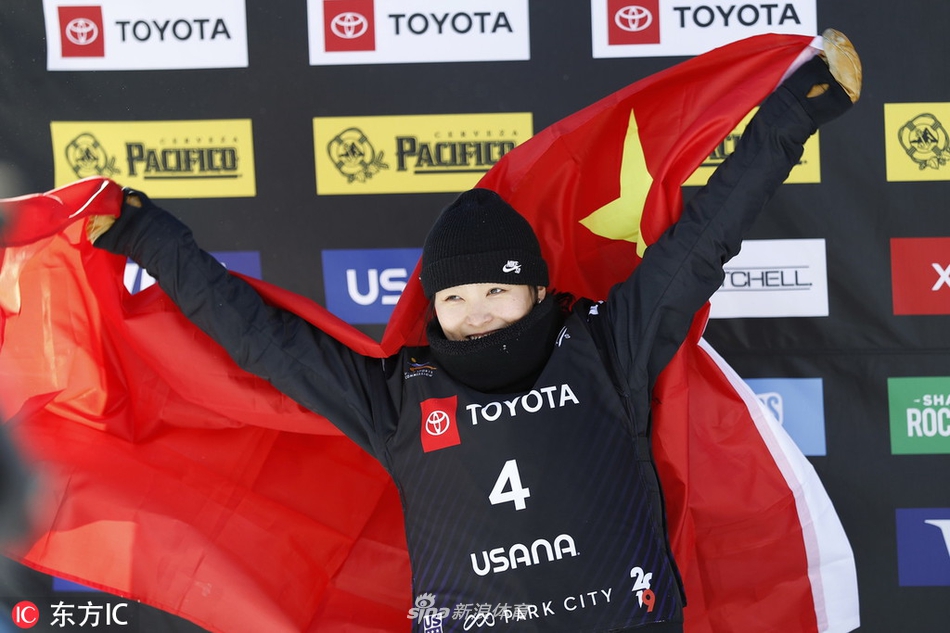 单板滑雪世锦赛U型池蔡雪桐摘银