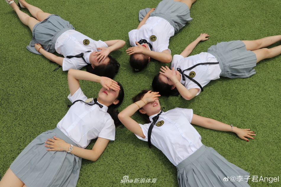 致青春！花滑女神李子君硕士毕业纪念照