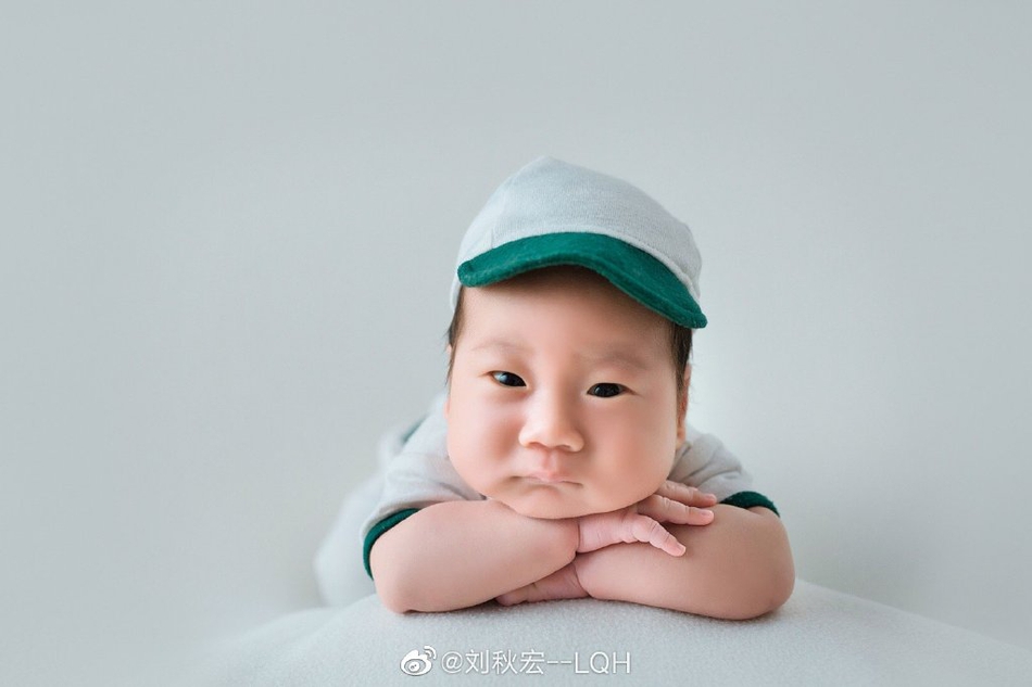 韩天宇刘秋宏儿子满月照