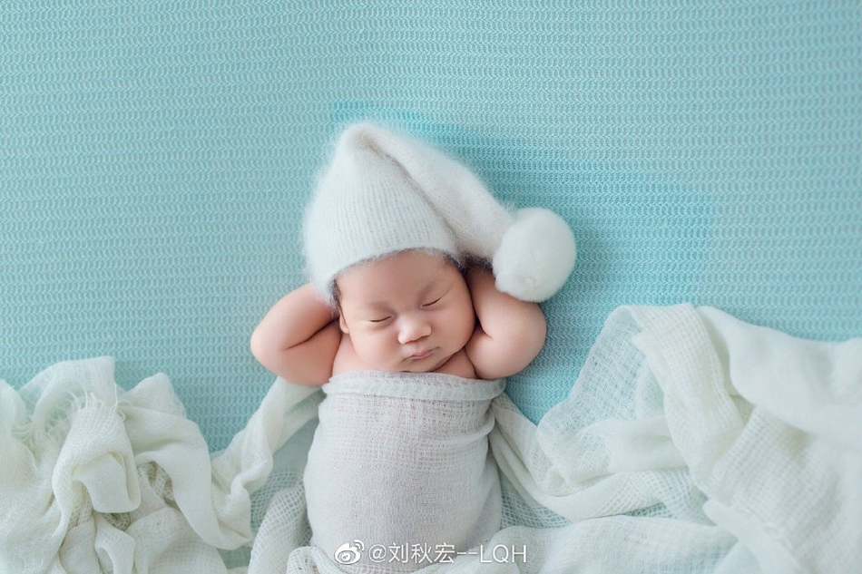 韩天宇刘秋宏儿子满月照