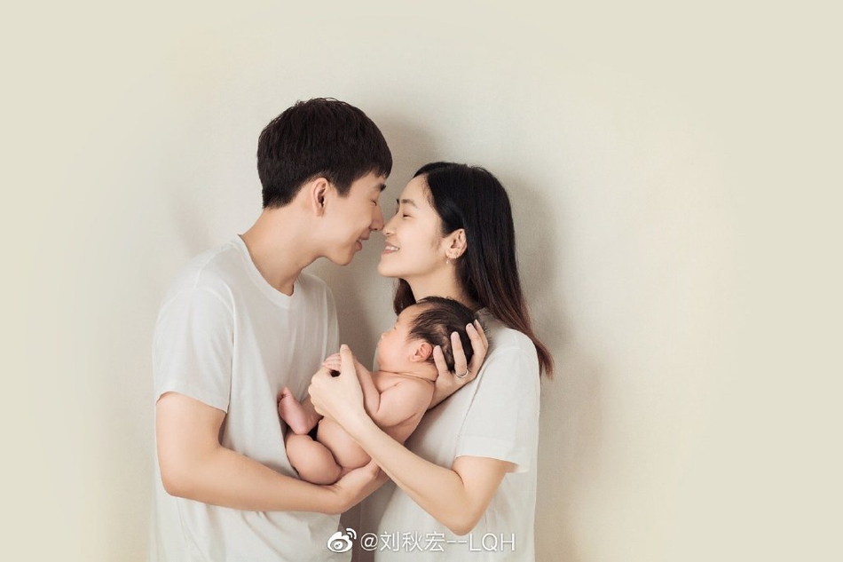 韩天宇刘秋宏儿子满月照