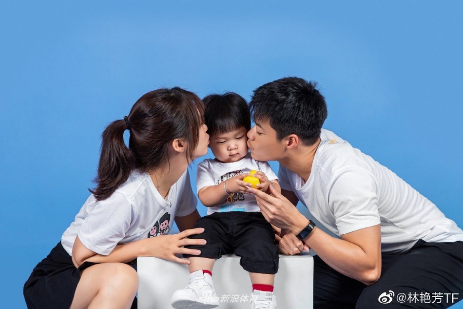 苏炳添温馨全家福