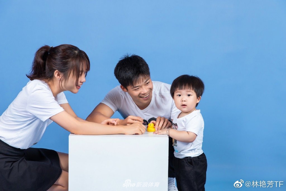 苏炳添温馨全家福