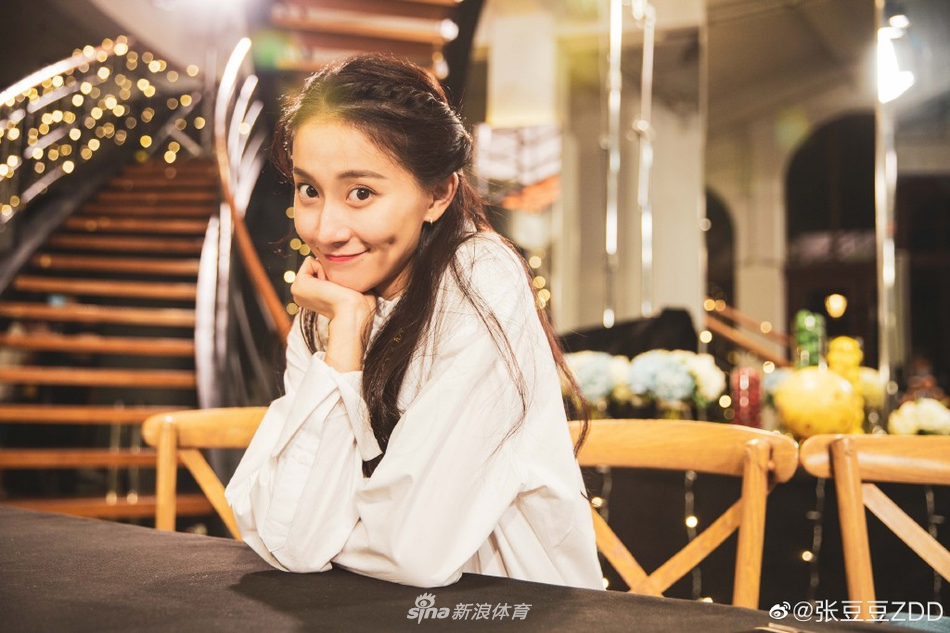 艺术体操女神张豆豆晒美照