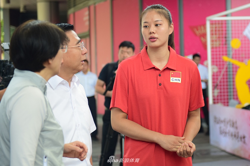 中国女排体育文化展开幕 龚翔宇助阵