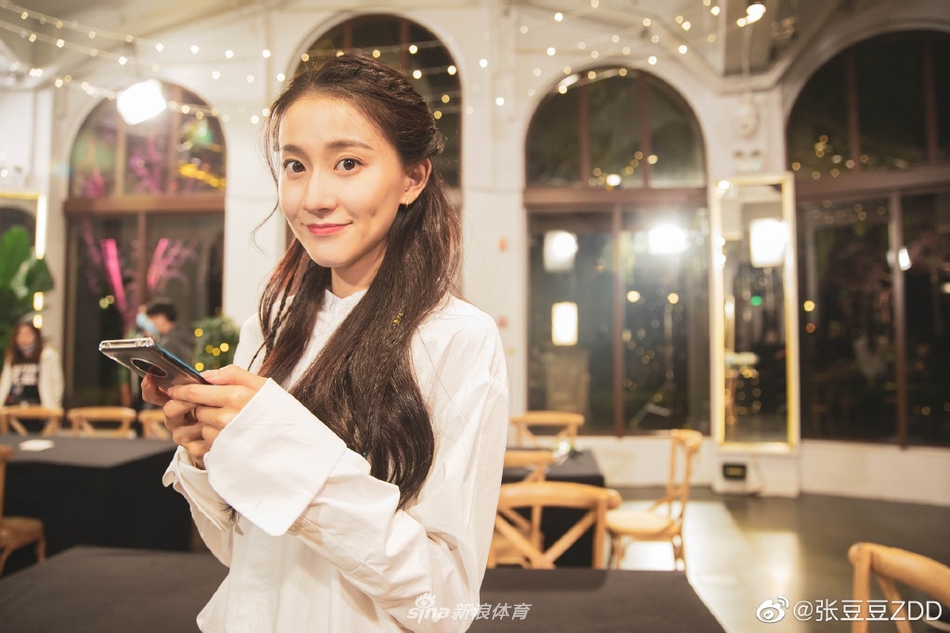 艺术体操女神张豆豆晒美照