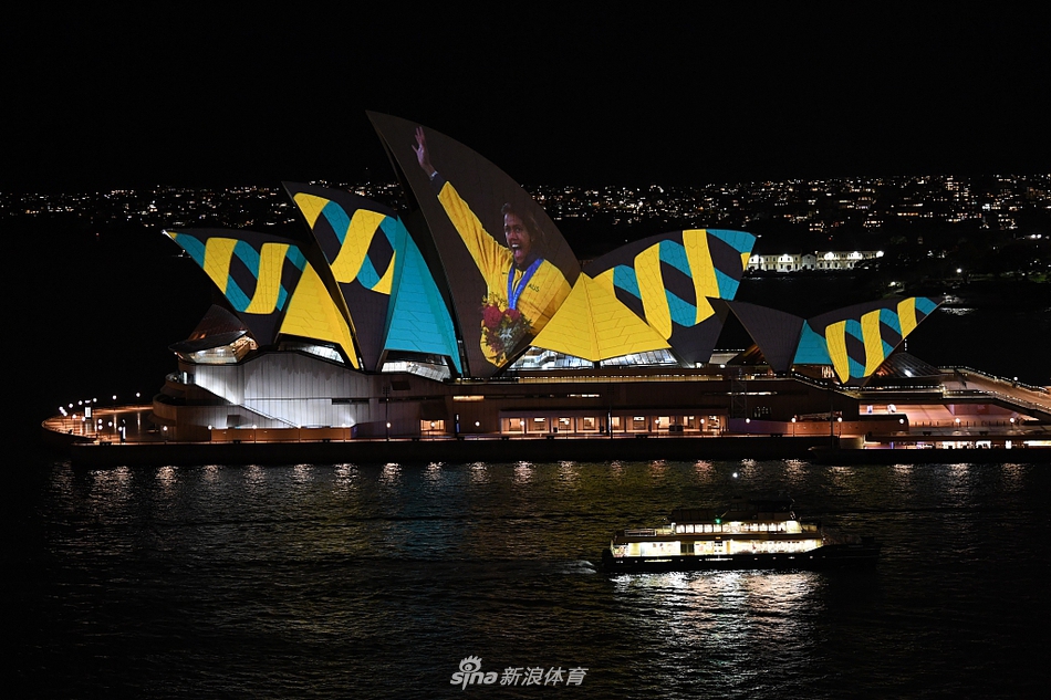 奥运冠军影像投上悉尼大剧院