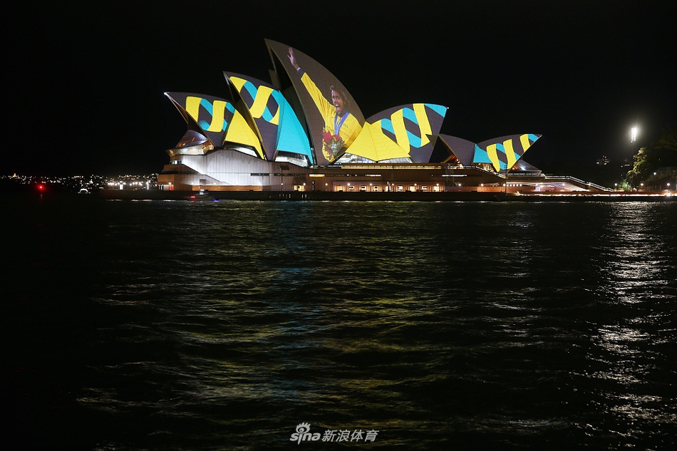 奥运冠军影像投上悉尼大剧院