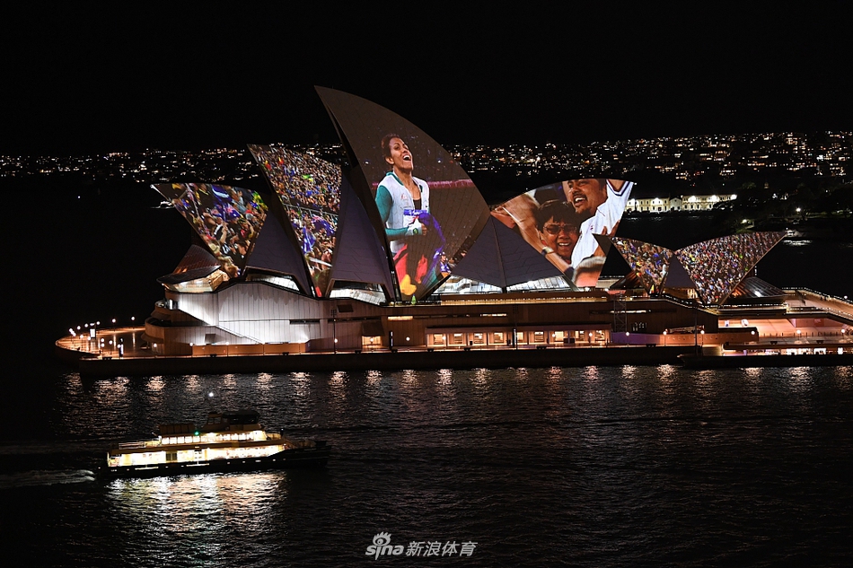奥运冠军影像投上悉尼大剧院