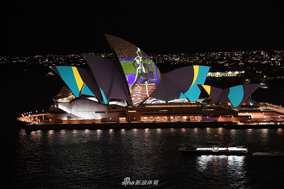 奥运冠军影像投上悉尼大剧院