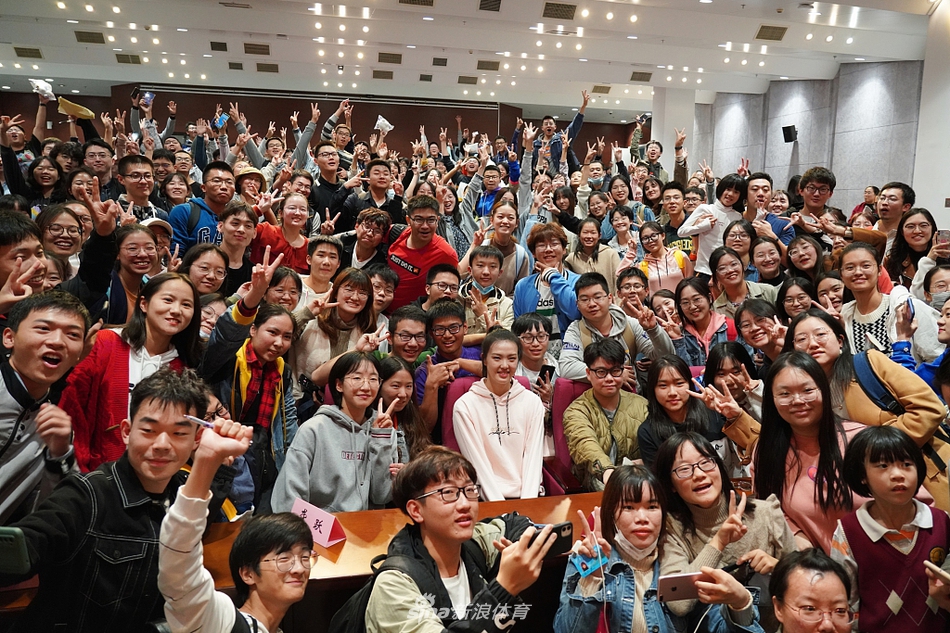 张常宁清新扮相亮相南京大学