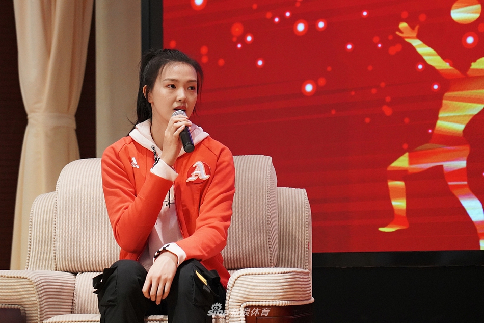 张常宁清新扮相亮相南京大学