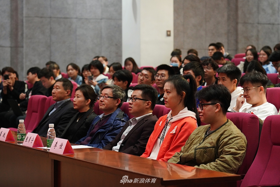 张常宁清新扮相亮相南京大学