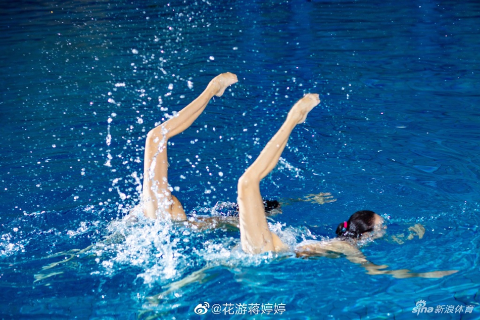 花游姐妹花蒋文文蒋婷婷11月水中大片