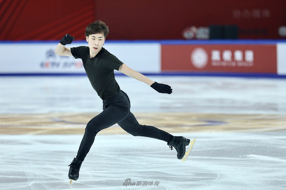 中国男单选手备战花滑中国杯