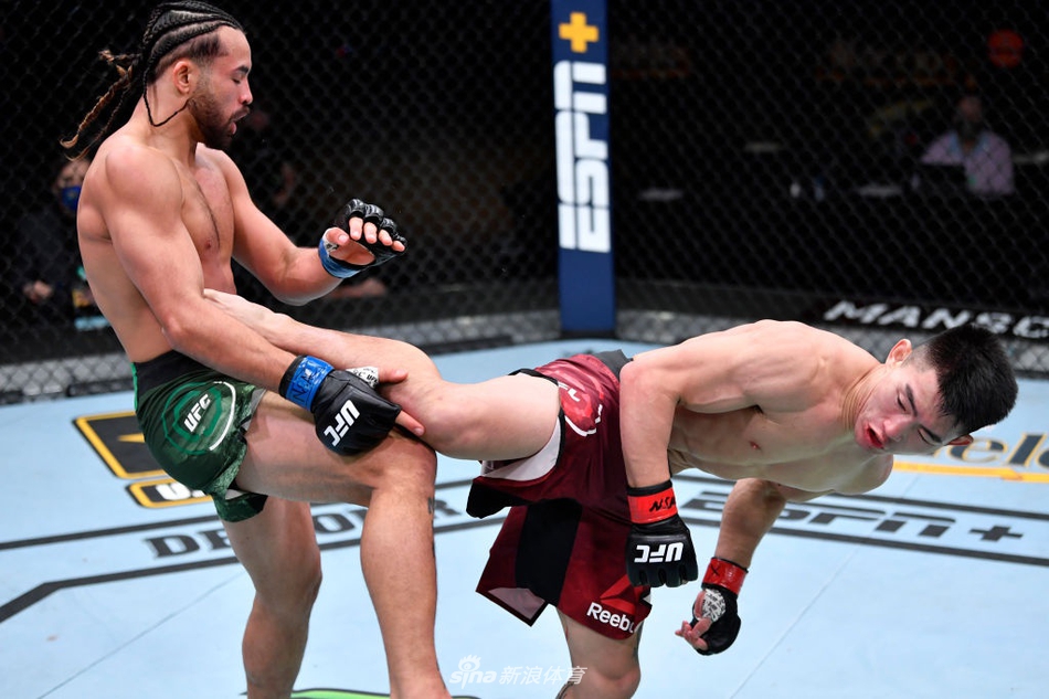 UFC宋亚东不敌菲利普斯