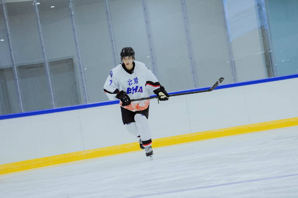 肖战担任冰球运动推广大使