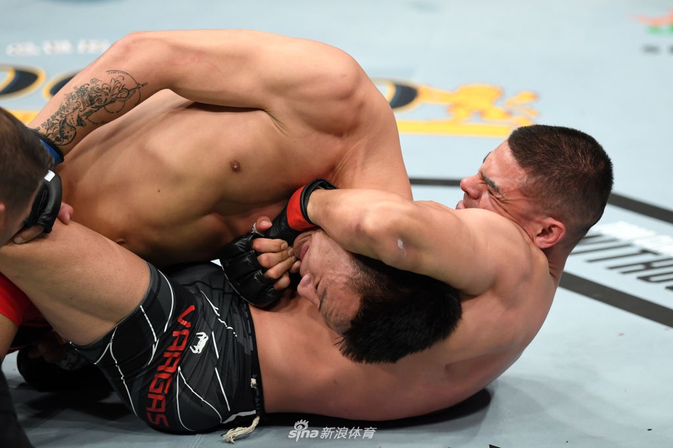 卡祖拉-瓦尔加斯 VS 茸主 (5)