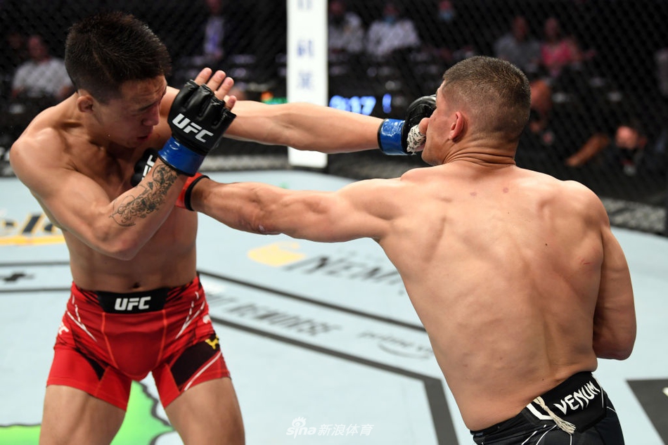 卡祖拉-瓦尔加斯 VS 茸主 (6)