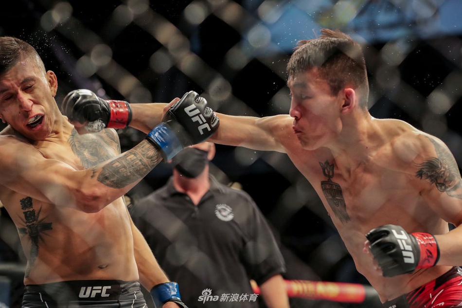 傲日其楞 VS 杰夫-莫利纳 (2)