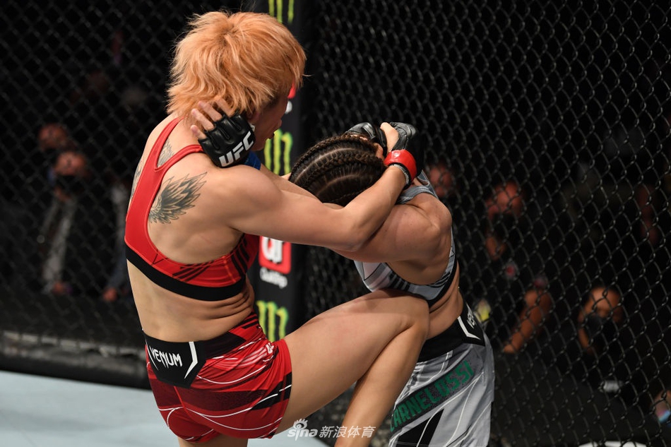 梁娜 VS 艾丽安-卡内罗希 (6)