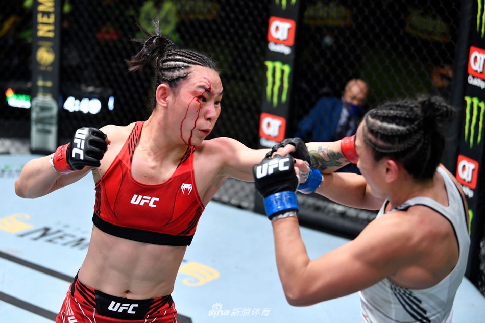 UFC闫晓楠TKO不敌埃斯帕扎
