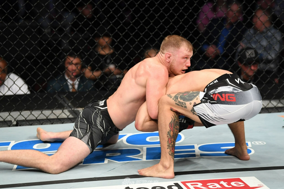 UFC宋亚东险胜凯西-肯尼